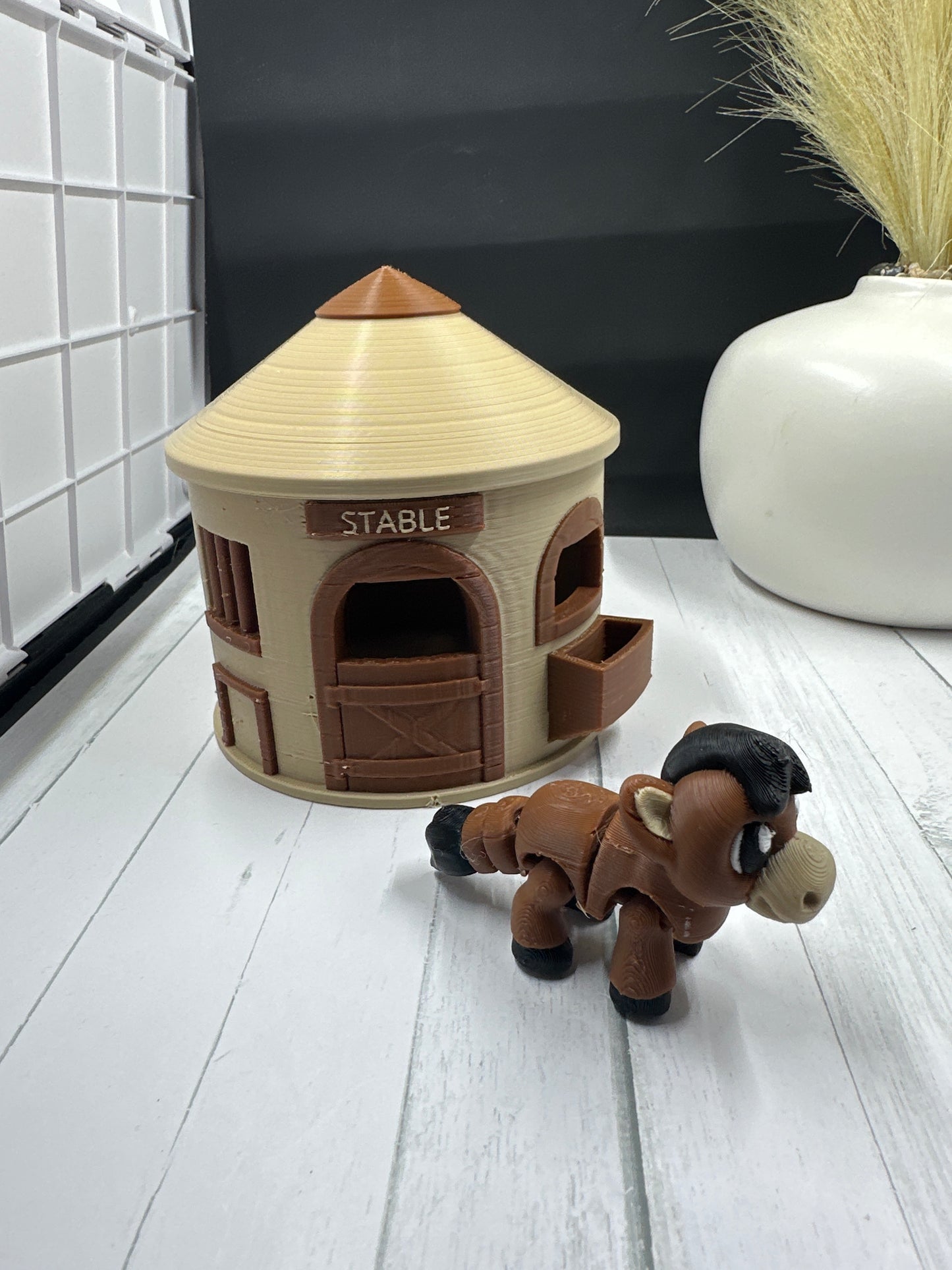 Horse and Stable 3D Print - Random Color -Mc
