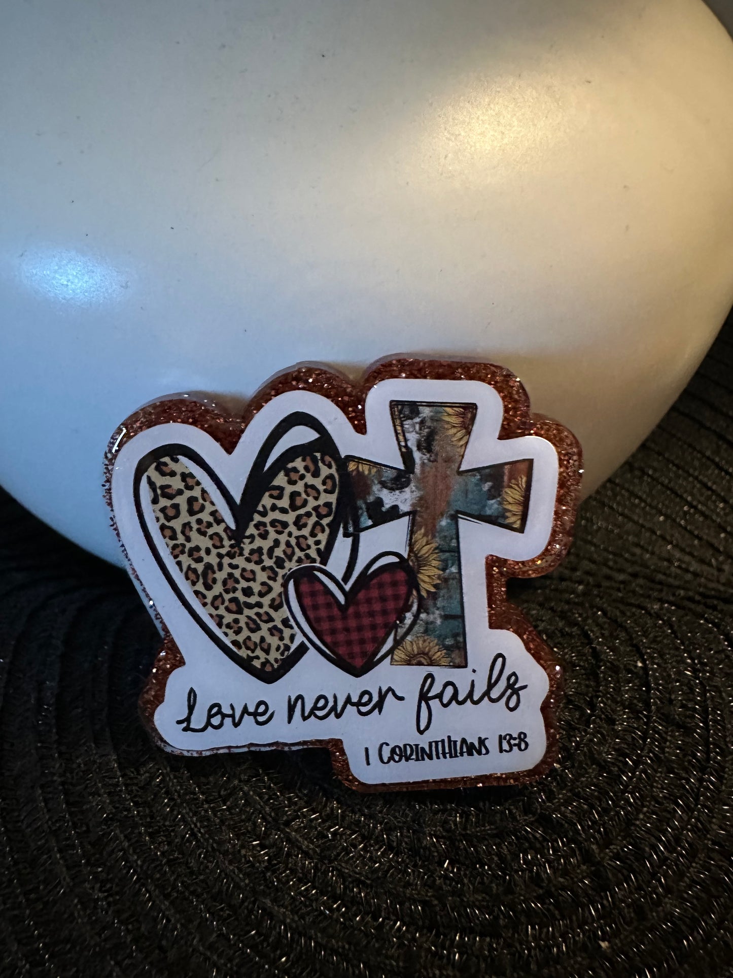 Love Never Fails Badge Reel / Pop socket Topper