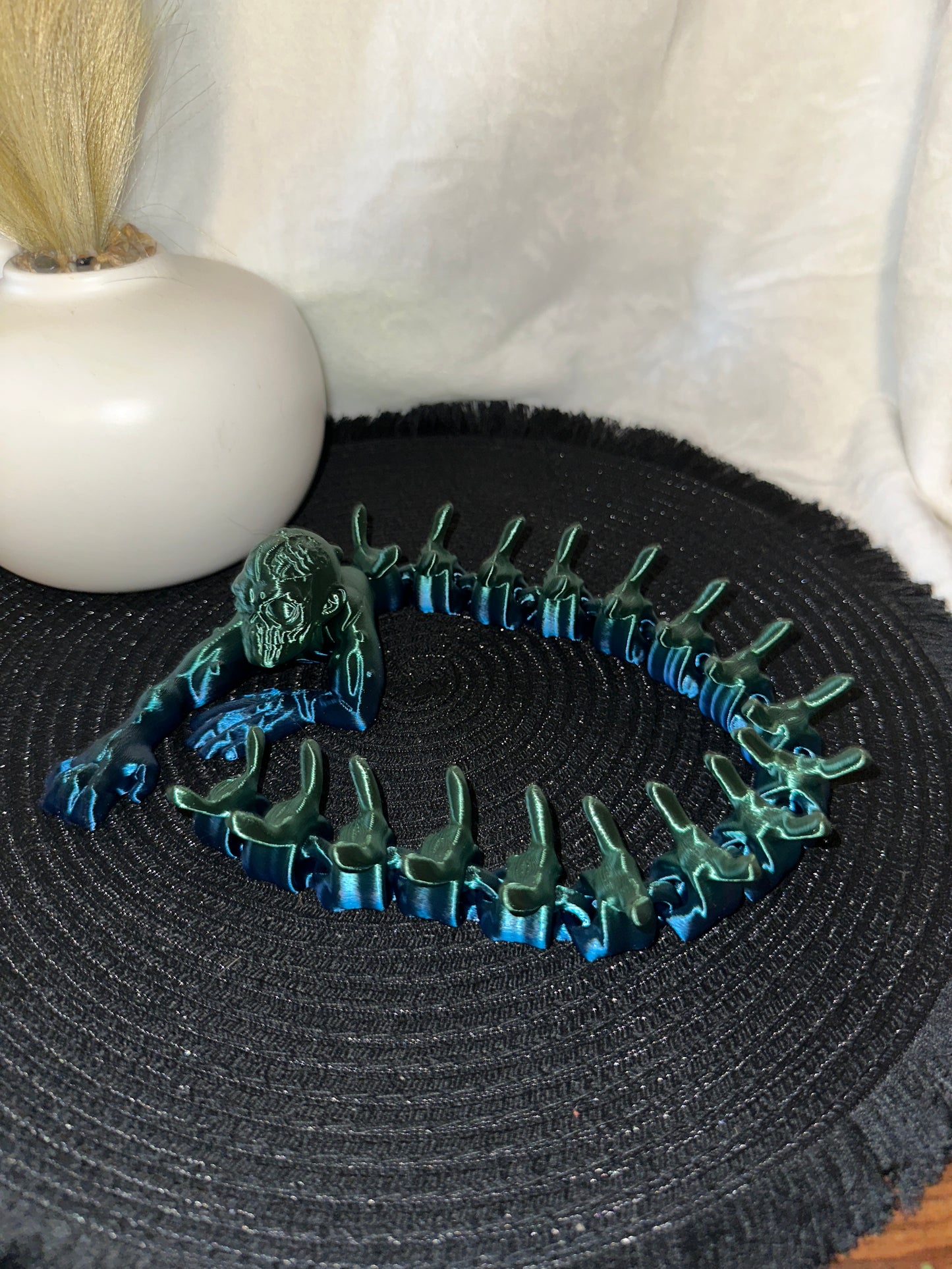 Crawling Zombie With Long Spine 3D Print - Random Color