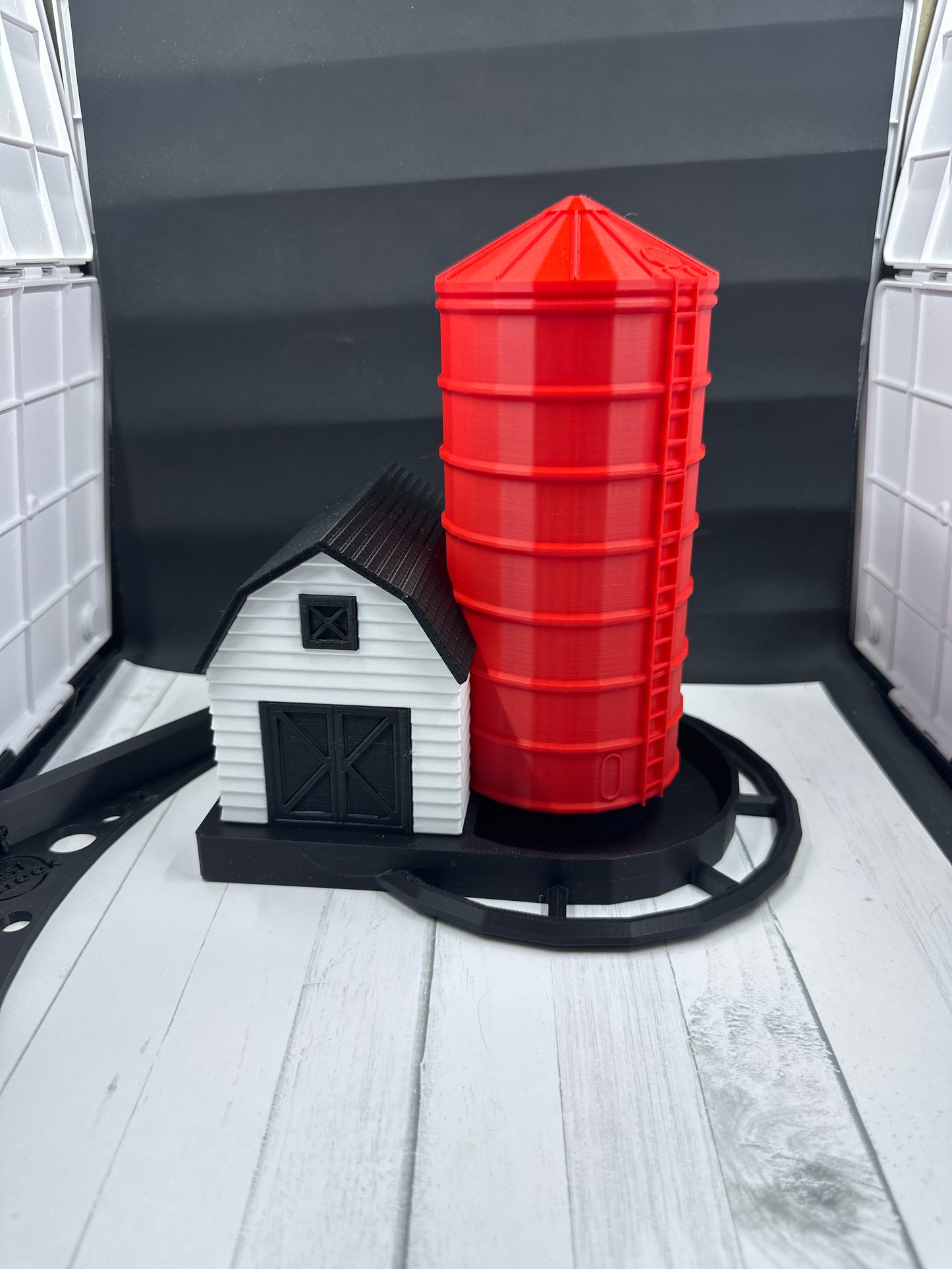 Barn And Silo Bird Feeder 3D Print - Random Color -Mc