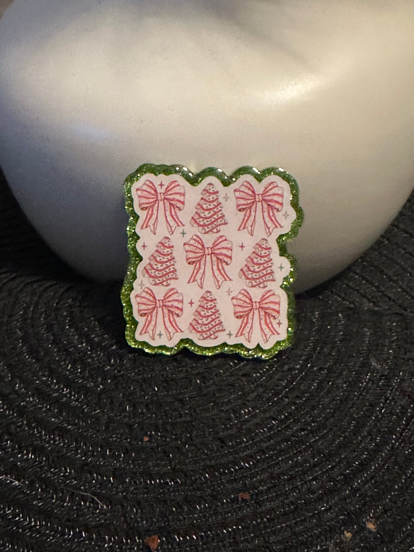 Christmas Tree Cakes With Bows Badge Reel / Pop socket Topper