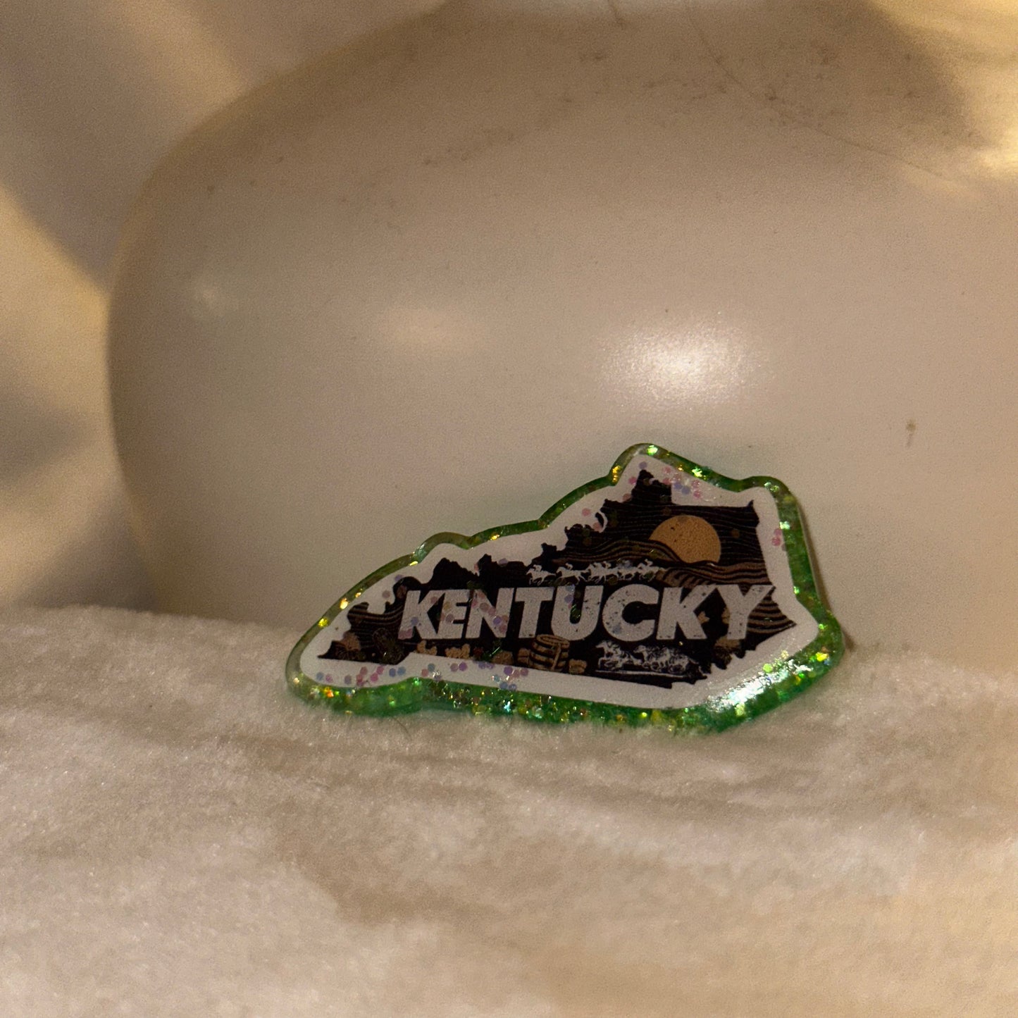 Kentucky Green Glitter Badge Reel / Pop socket Topper